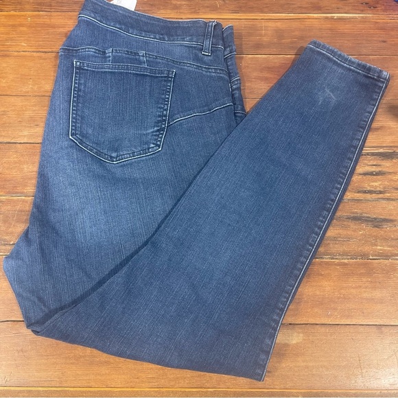 Torrid Blue bombshell skinny Jeans Classic Denim - Picture 3 of 8